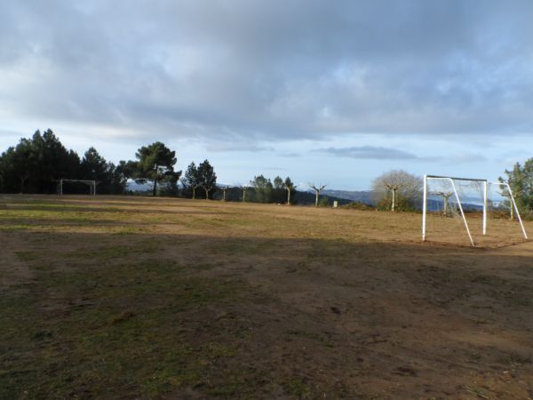 O Concello de A Merca, en colaboración coa Deputación, arranxan o campo de fútbol de Zarracós